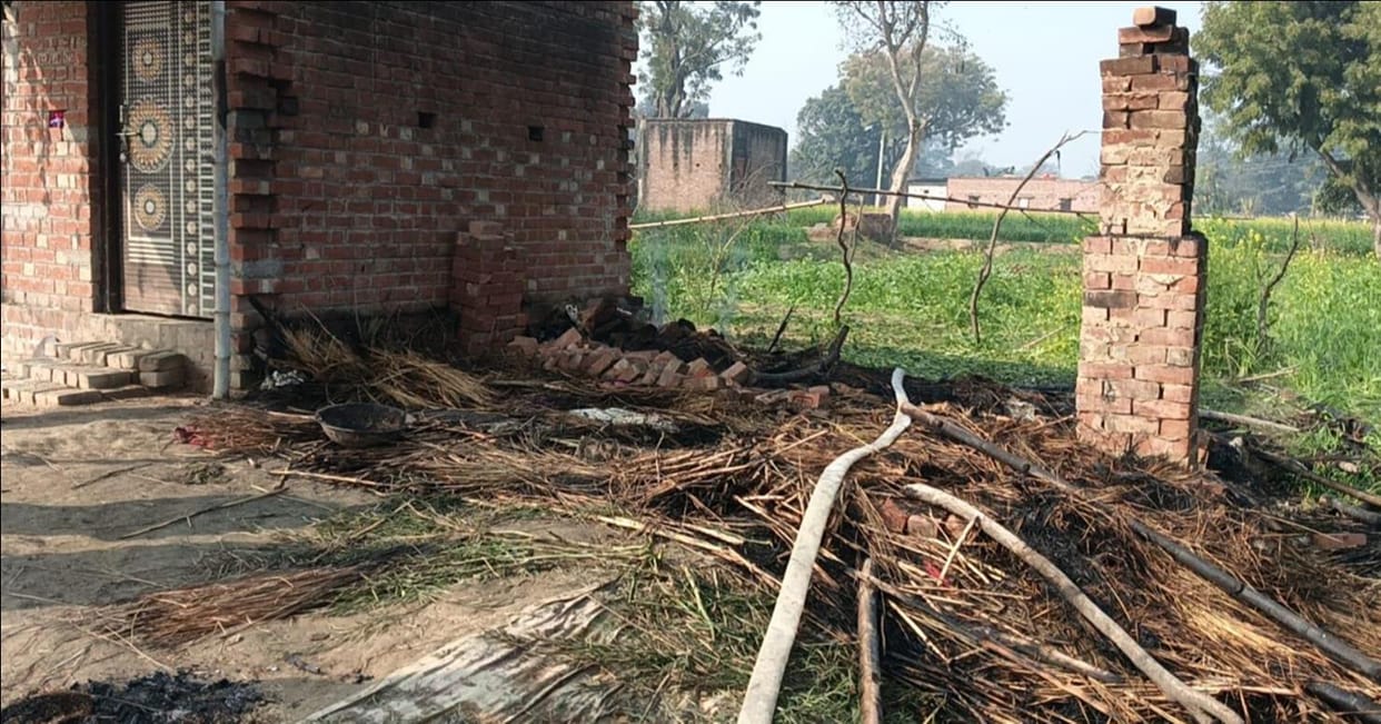 Jaunpur News man killed four injured clash involving sticks clubs over land dispute tension village