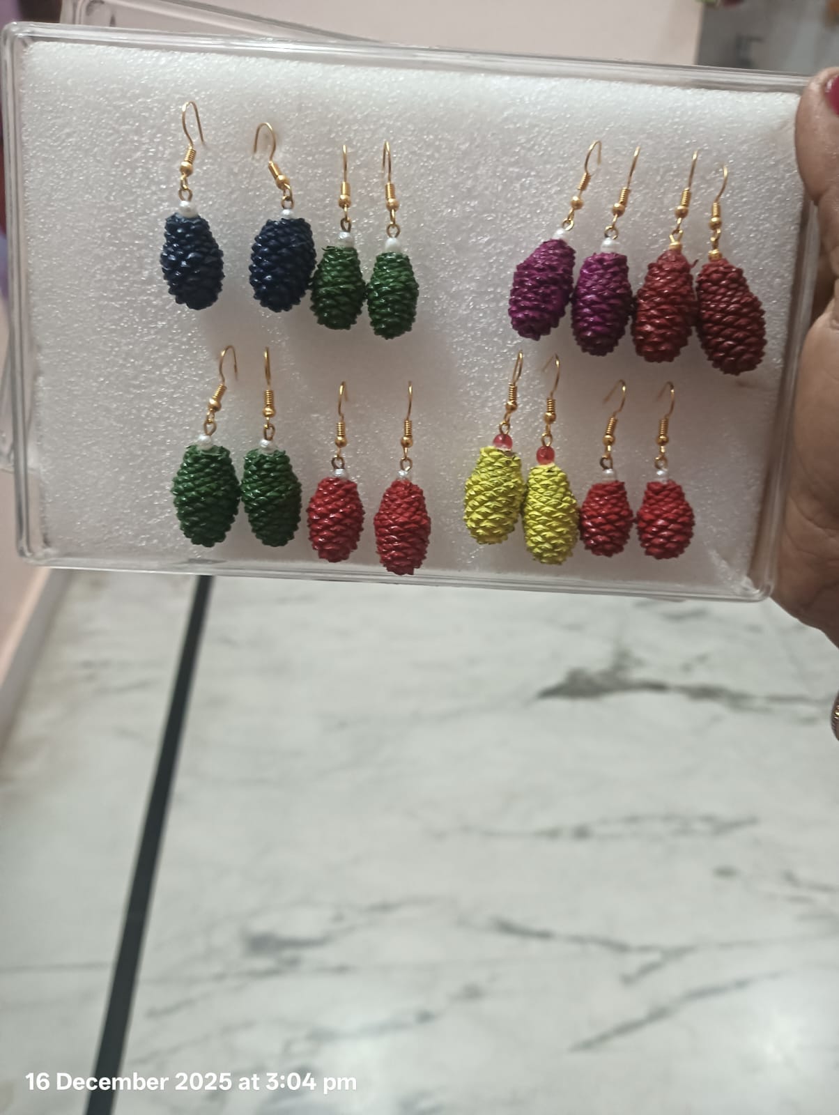 Women learning to make bamboo and Chalkhadu jewellery