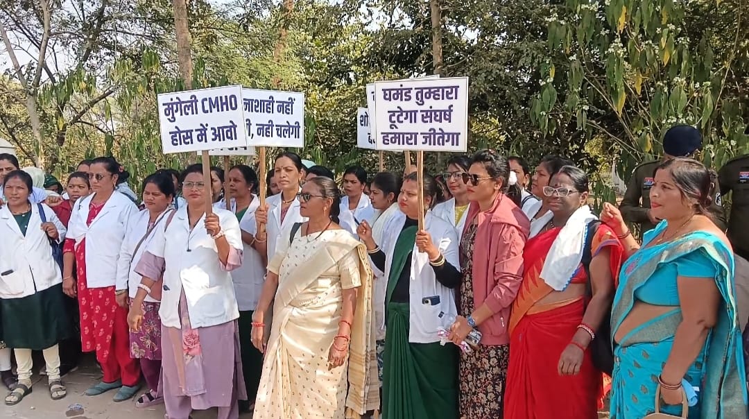 Health Coordinator Employees Union is protesting against suspension of district president