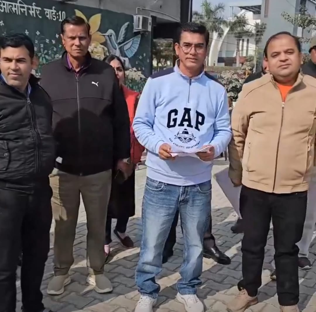 The developer company is accused of going bankrupt after taking Rs 200 crore from the bank and investors.