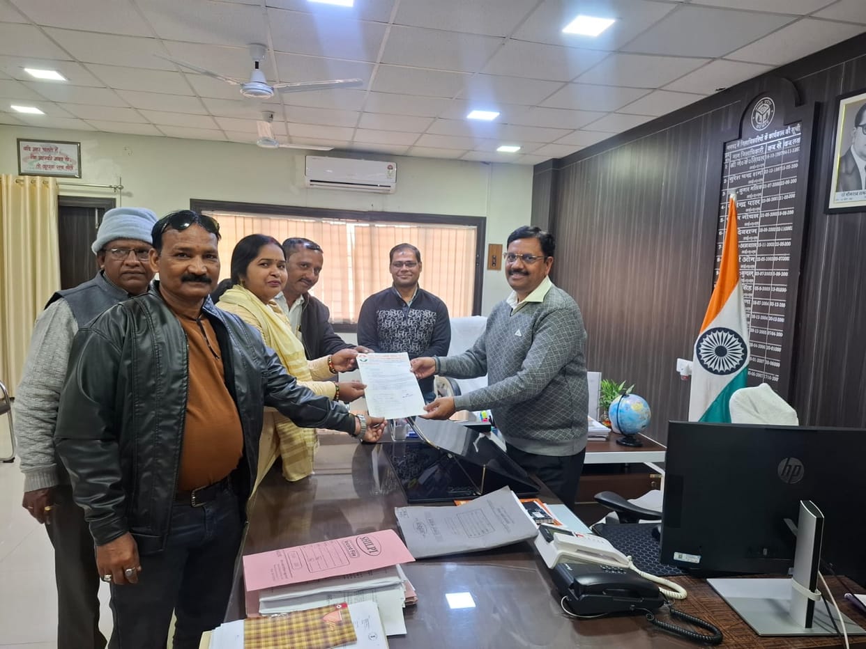 Congress submitted a memorandum against the vandalism at Manikarnika Ghat.