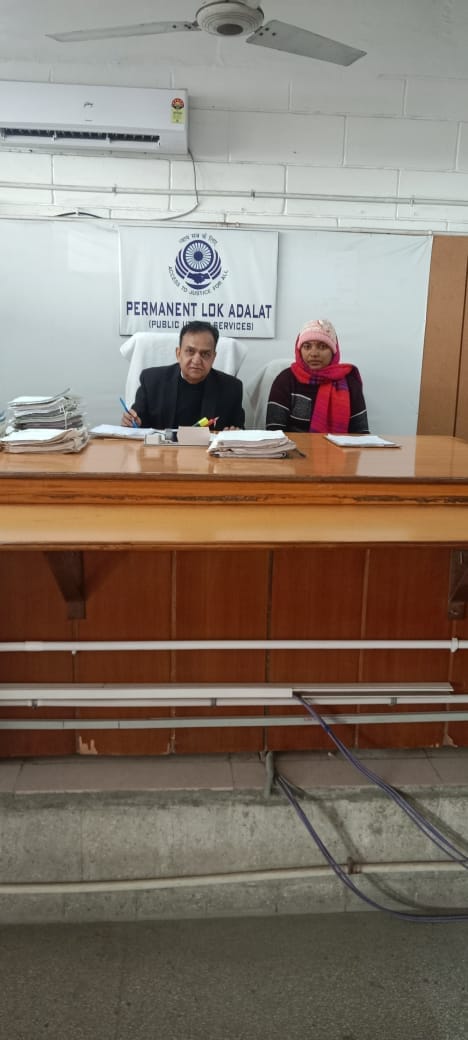 फाेटो 19स्थायी लोक अदालत की सदस्य नियुक्ति पर संबंधित विवादों के निपटारों की जानकारी लेती अनु