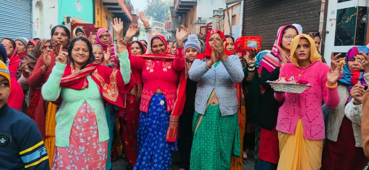The city's atmosphere became filled with devotion thanks to the morning procession chanting the name of Radha.