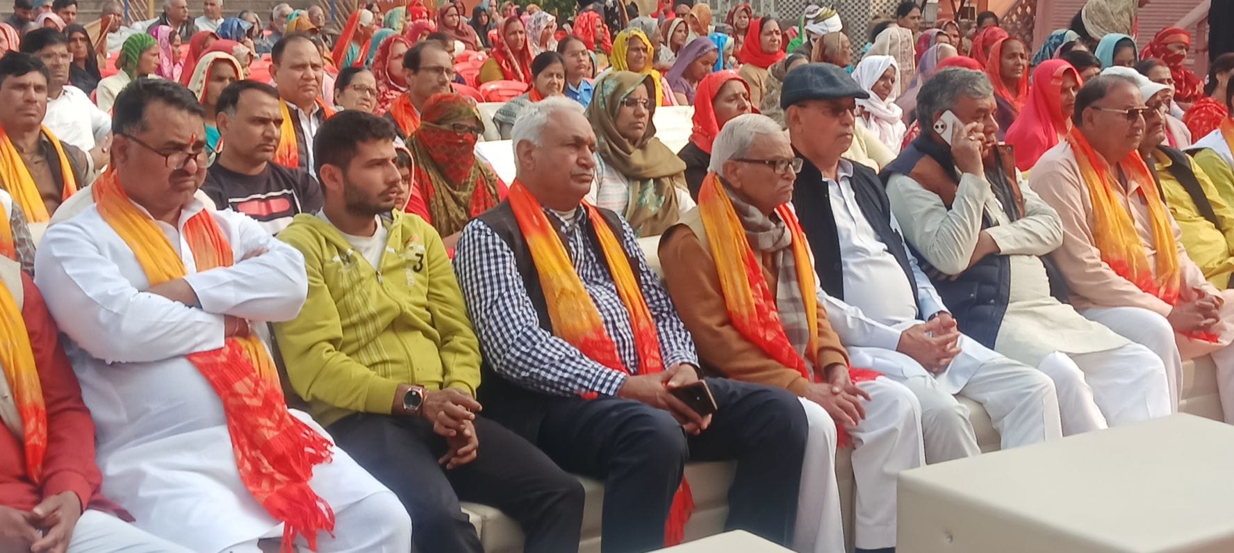 फोटो संख्या:63- श्री गोपाल गोशाला बुचियावाली में आयोजित कार्यक्रम में उपस्थित श्रद्धालु--स्रोत