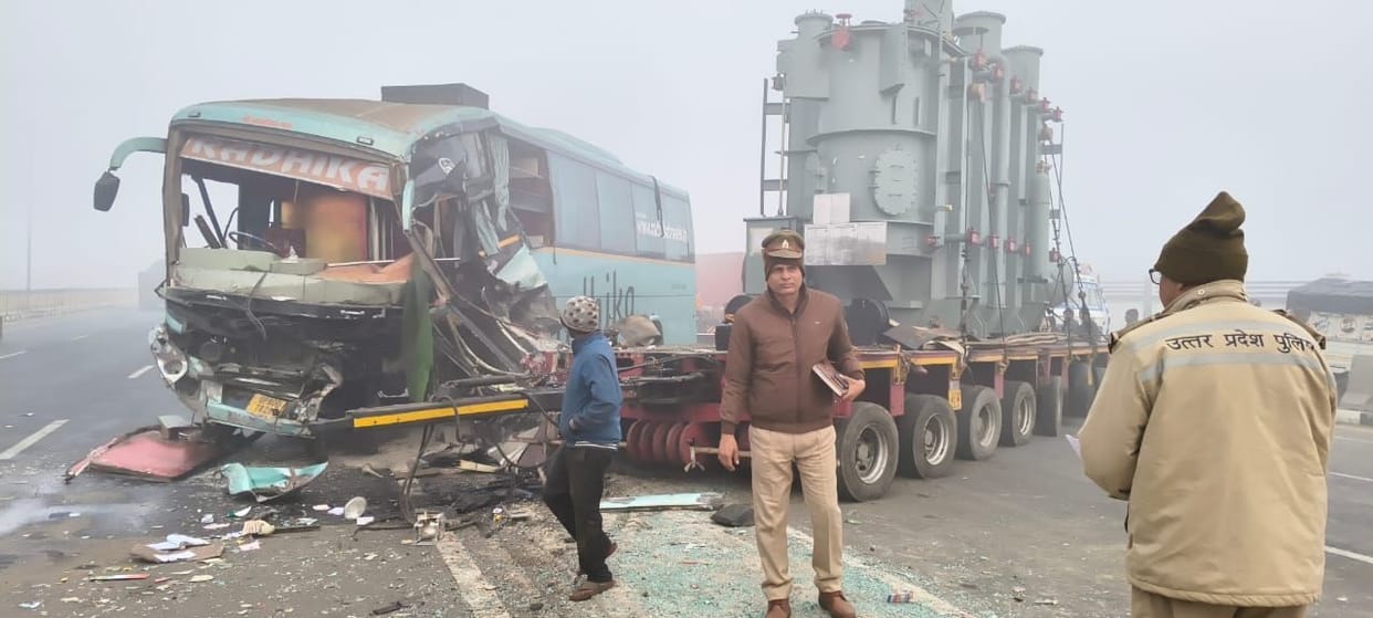 mainpuri news road accident 7 injured
