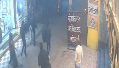 Muzaffarpur Bihar news : kanpur jeweler was duped silver by accused posing as police officer