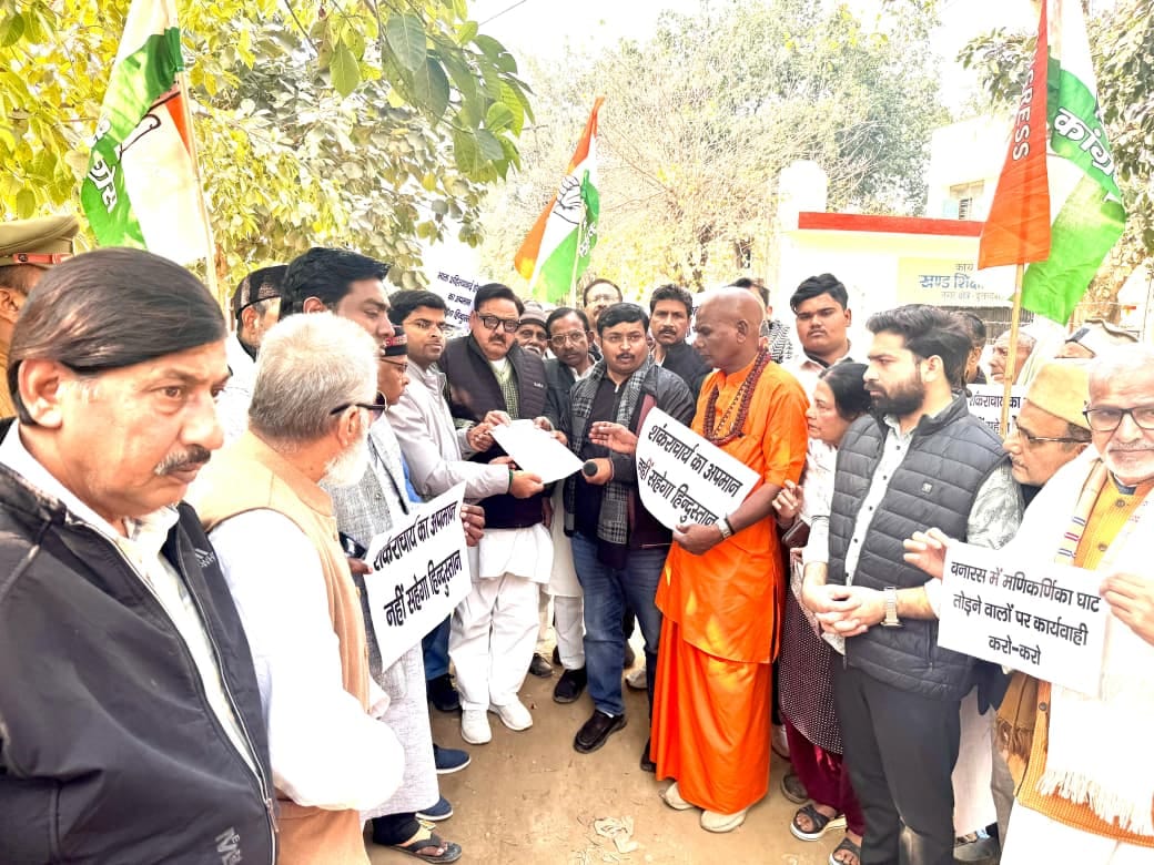 Congress workers protested against the demolition of Ahilyabai's statue
