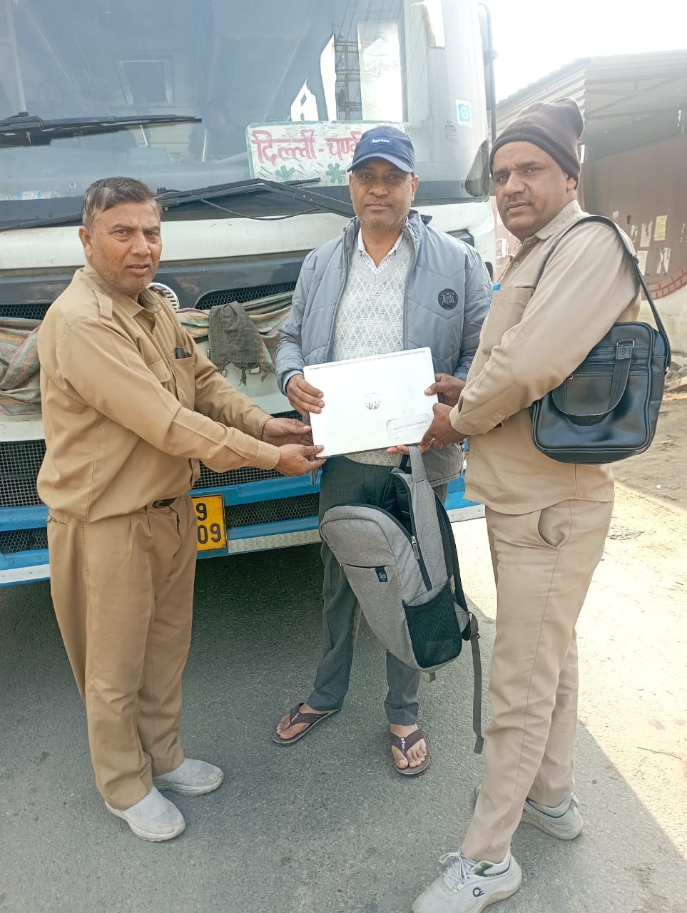 Manager Sahib will remember the roadways lorry, showed honesty in returning the expensive laptop
