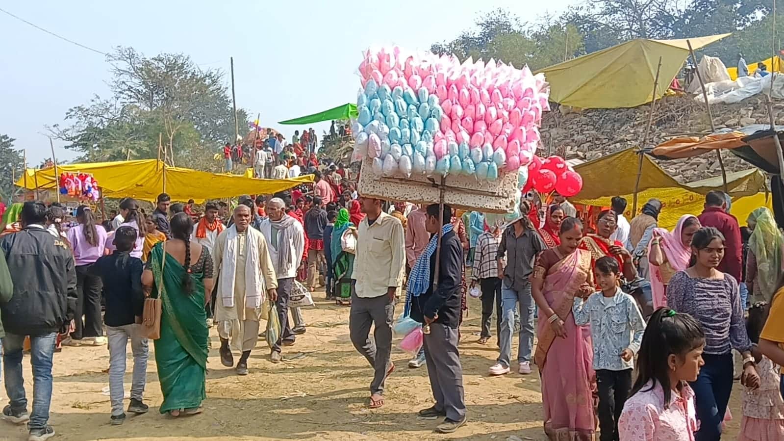 मौनी आमावस्या पर लगा मेला। संवाद