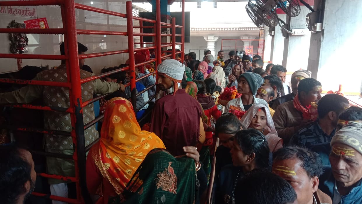 On Mauni Amavasya, one lakh devotees visited the temple to have darshan of Goddess Vindhyavasini.