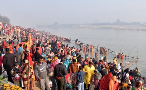 Devotees took a holy dip on Mauni Amavasya
