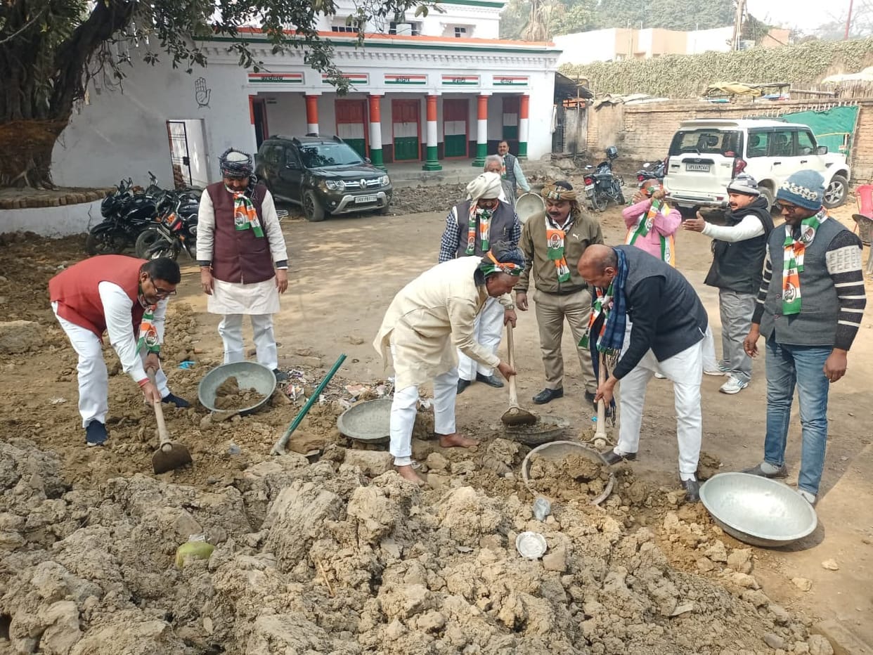 Congress workers protested against VBG Ramji by doing voluntary work.