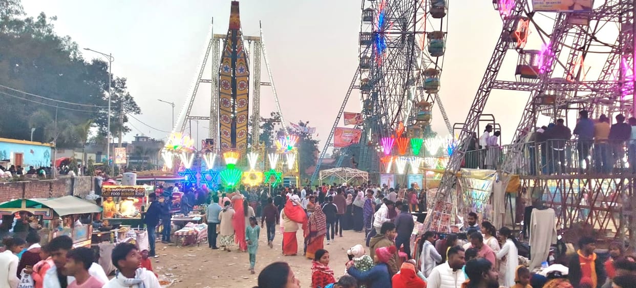 Khichdi Mela: Crowds flock to the festival for entertainment and food.