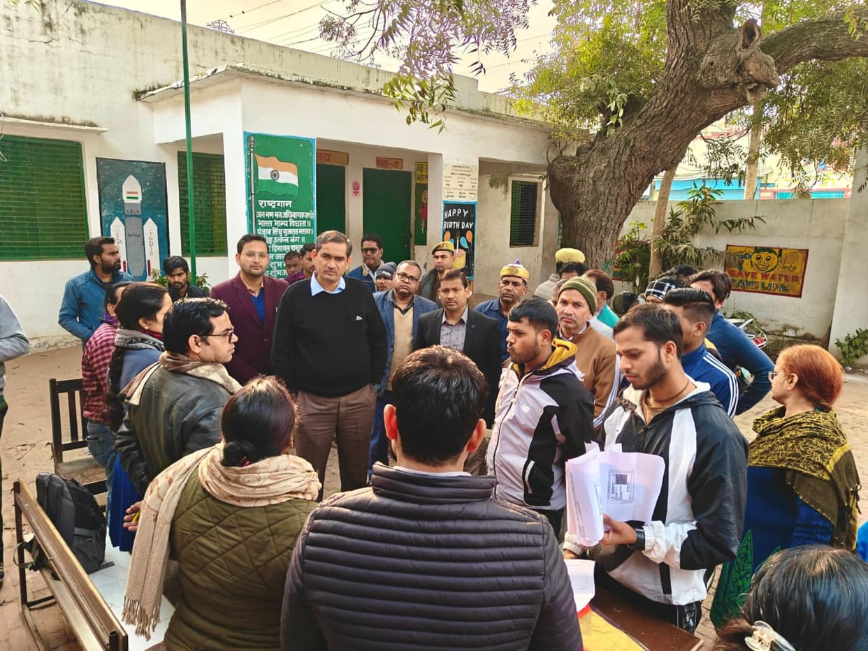 People arrived at the polling booths to make corrections and add their names to the voter list.