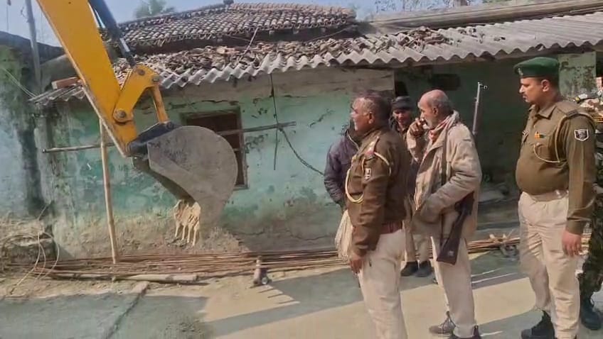 Muzaffarpur Bihar news : either surrender or face consequences police bulldozer among criminals