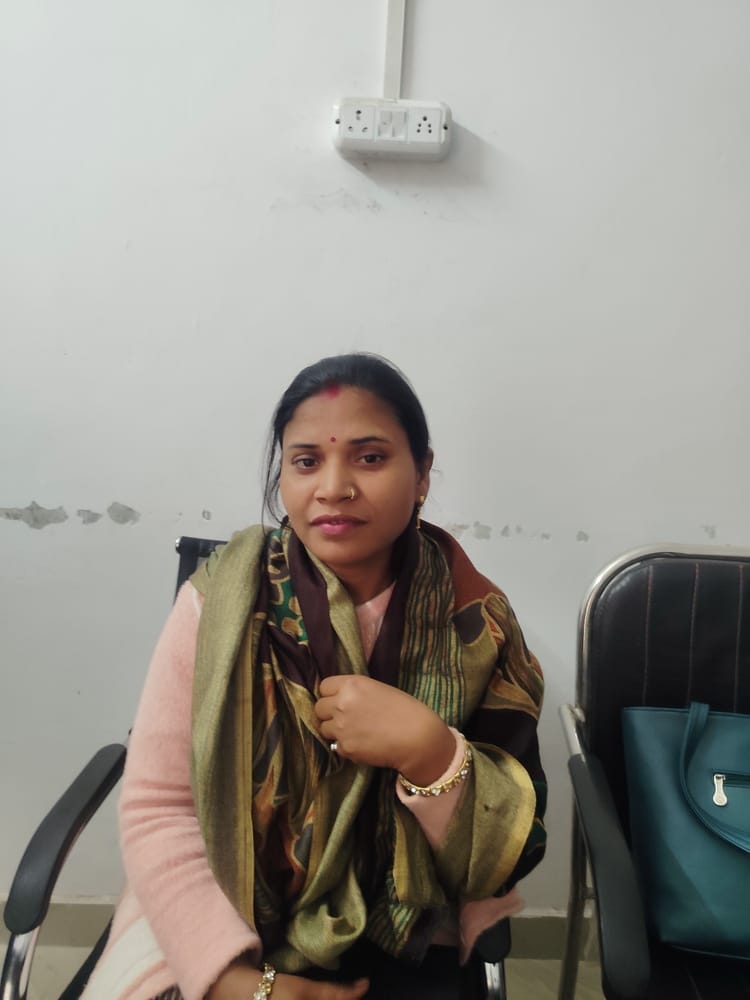 Ranjana Devi of Saini village became self-reliant with the help of a beauty parlor.