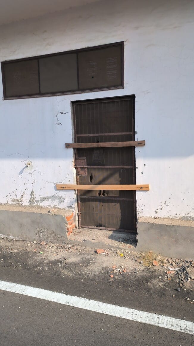 Now people can not open their doors at link road
