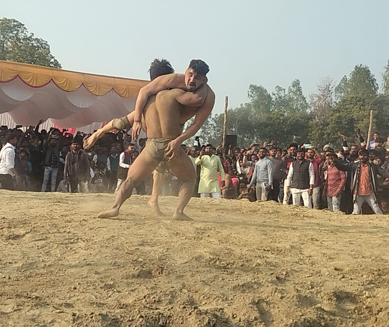 In a tough contest, Lucky Thapa of Nepal defeated Sonu Pehlwan