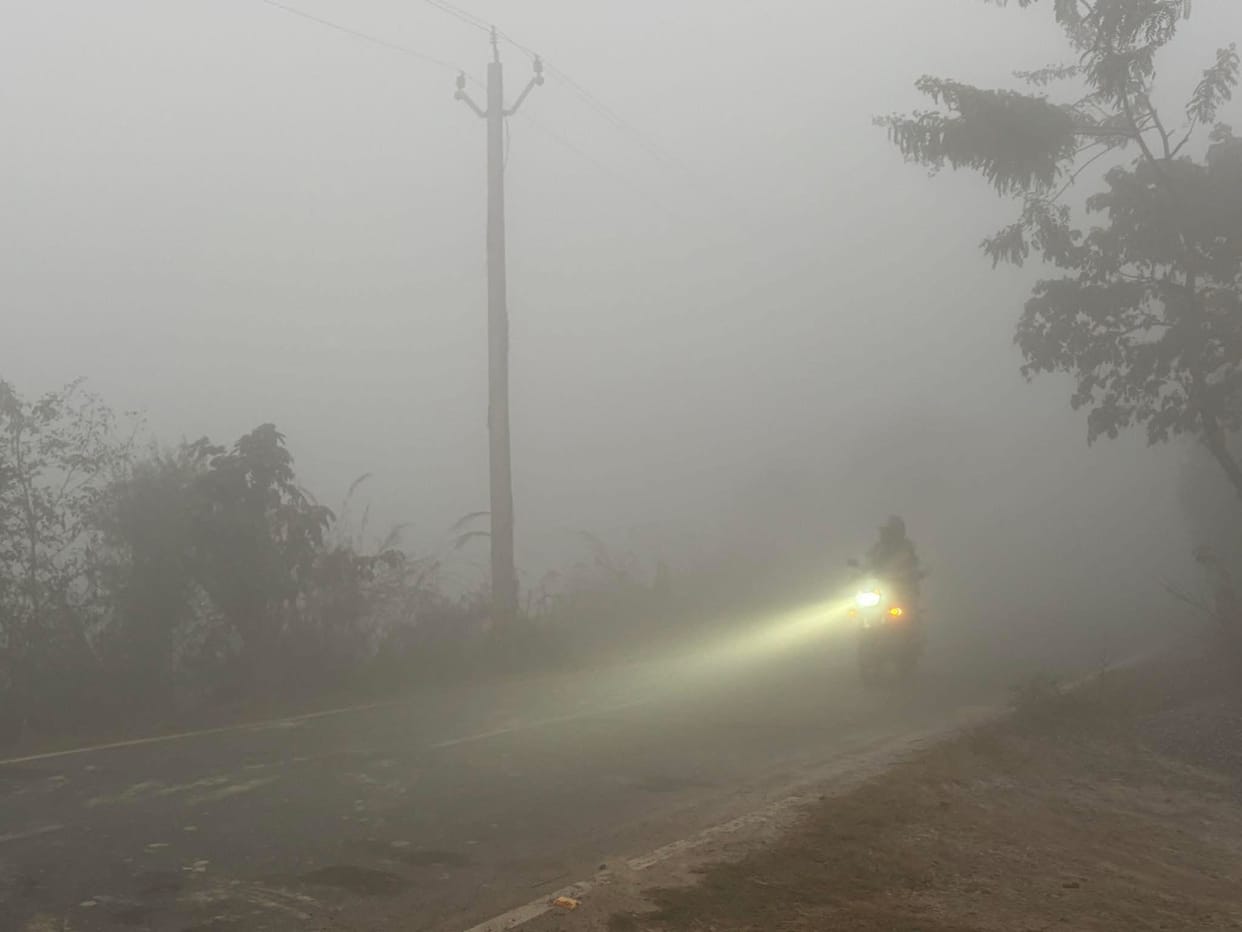 The fog lasted until nine in the morning, and visibility was four meters.