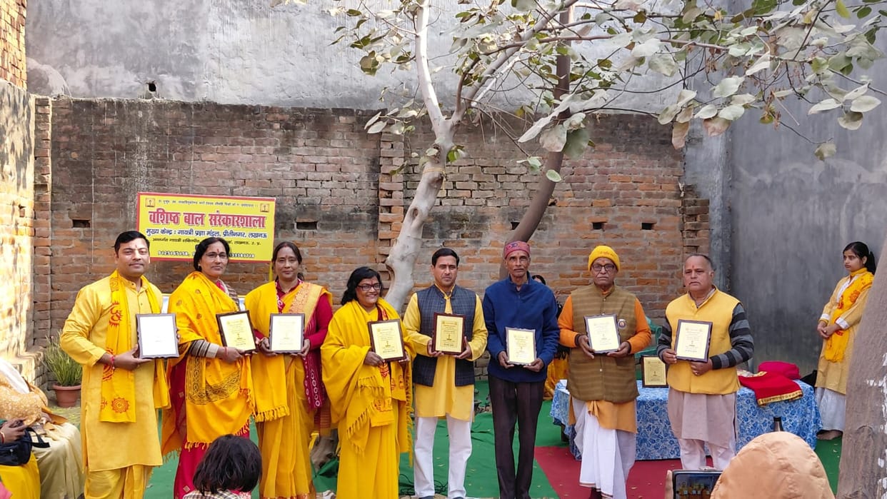 Meritorious children of Sanskaarshalas were awarded