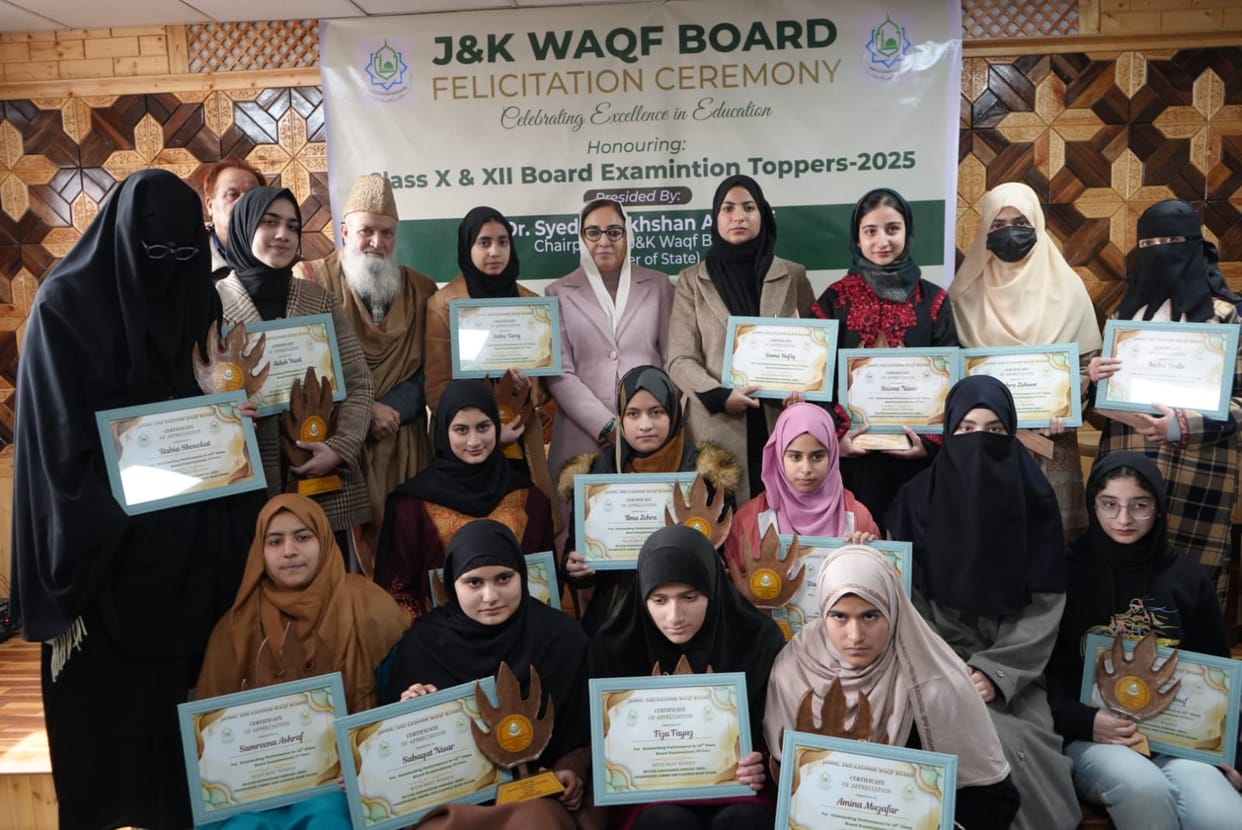 Srinagar, Dr. Draksha Andrabi, Chairperson, Jammu Kashmir Waqaf Board, Honor Students