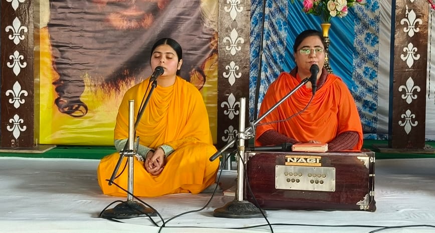 The secrets of devotion to the guru were revealed to the devotees