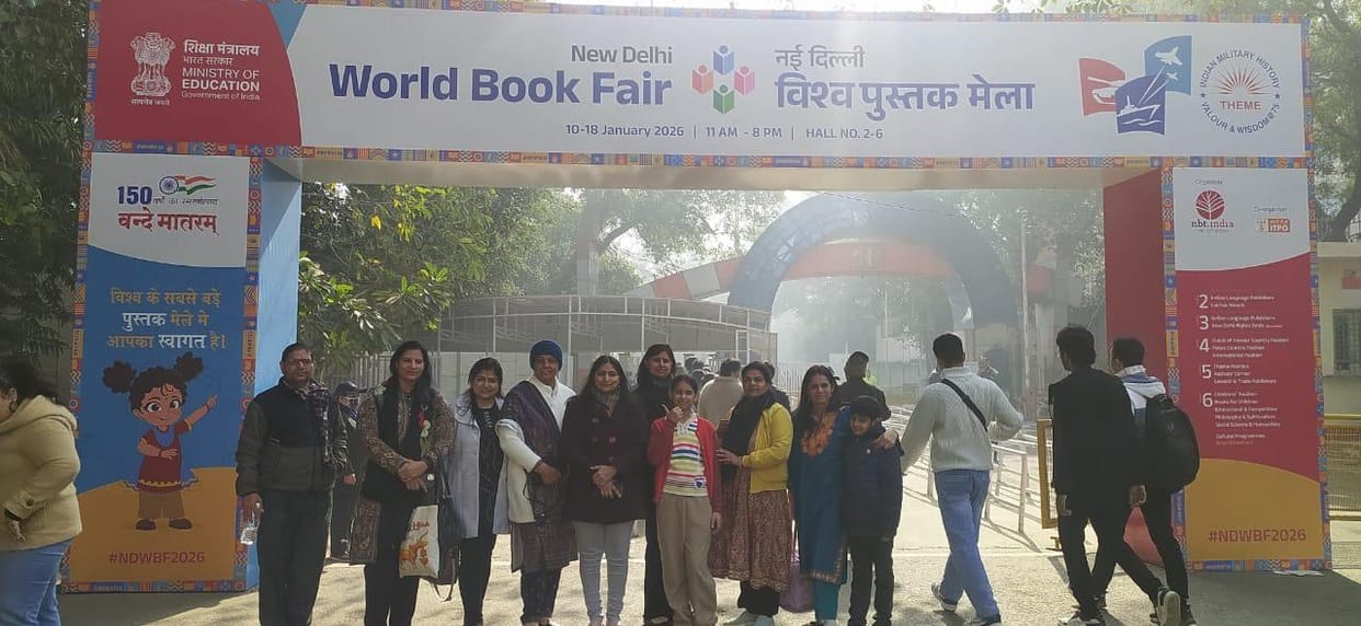Teachers visited the World Book Fair.