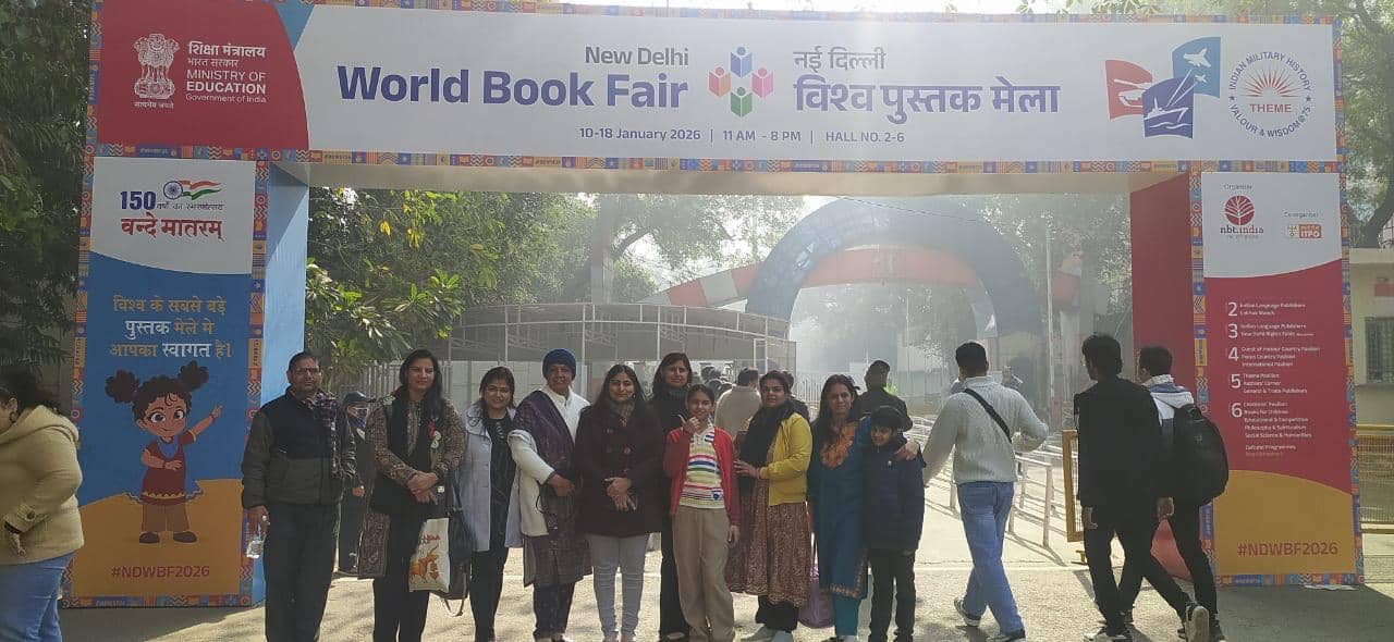 19jjrp07- एसआईएएसटीई के शिक्षक नई दिल्ली में विश्व पुस्तक मेले का दौरा करते। स्रोत-संस्थान