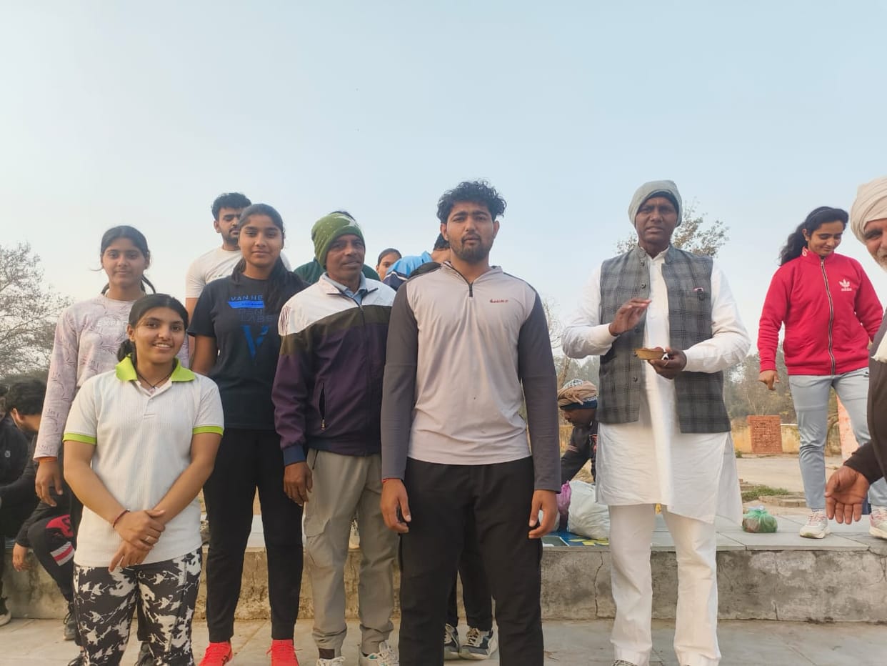 Silver medalist Mohit was welcomed in the javelin throw event.