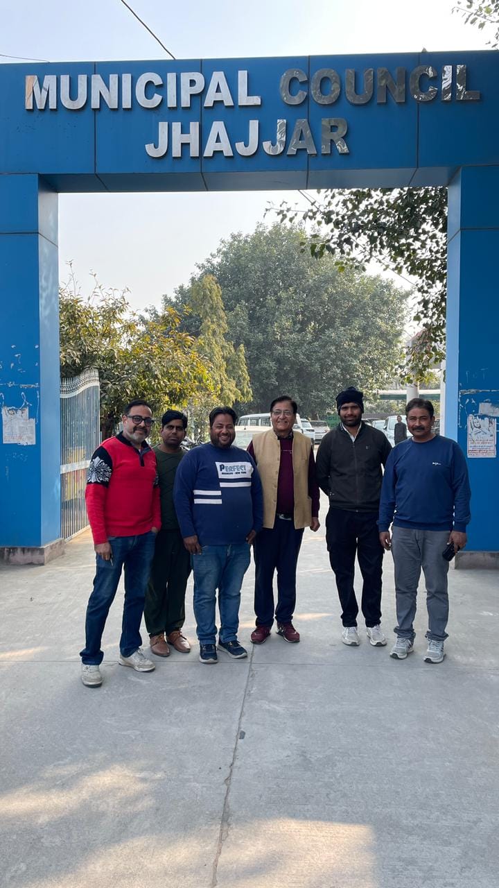 Traders met with the Executive Officer to demand that the toilets be unlocked.