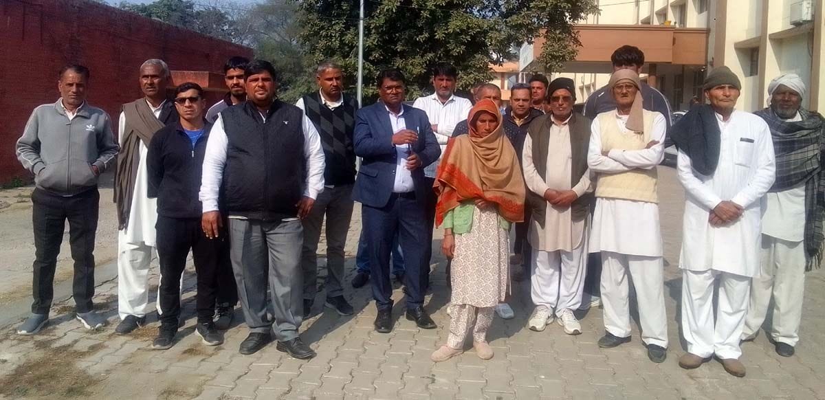 The family, dissatisfied with the police action in the Rubal murder case, met with the DSP.