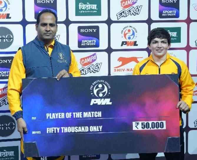Wrestler Manisha defeated Mumbai's Alina to become the Player of the Match.
