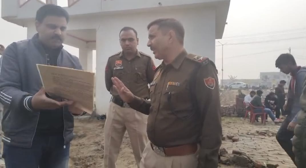 Police arrived to stop the construction of a boundary wall on the land belonging to the Shiva temple in Kharawar.
