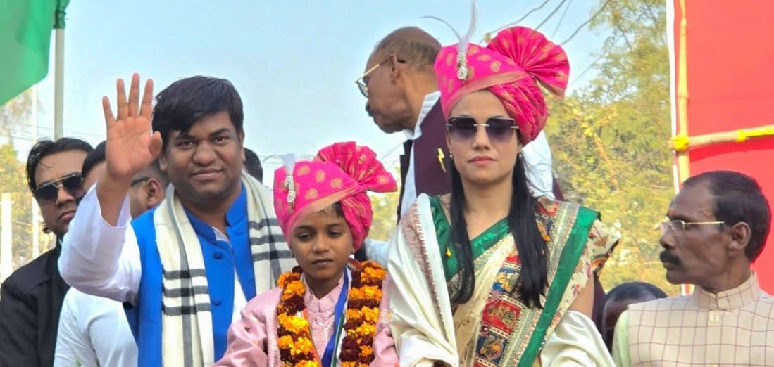 Khushboo Nishad and brave boy Ajayraj were honored in Bihar.