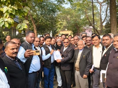 Strict action should be taken against those accused of misbehaving with the lawyer.