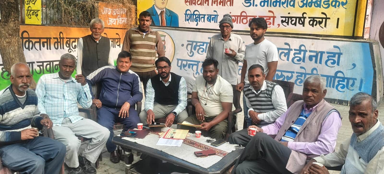 एग्री स्टैक आईडी बनाते कृषि विभाग की टीम। स्रोत : विभाग