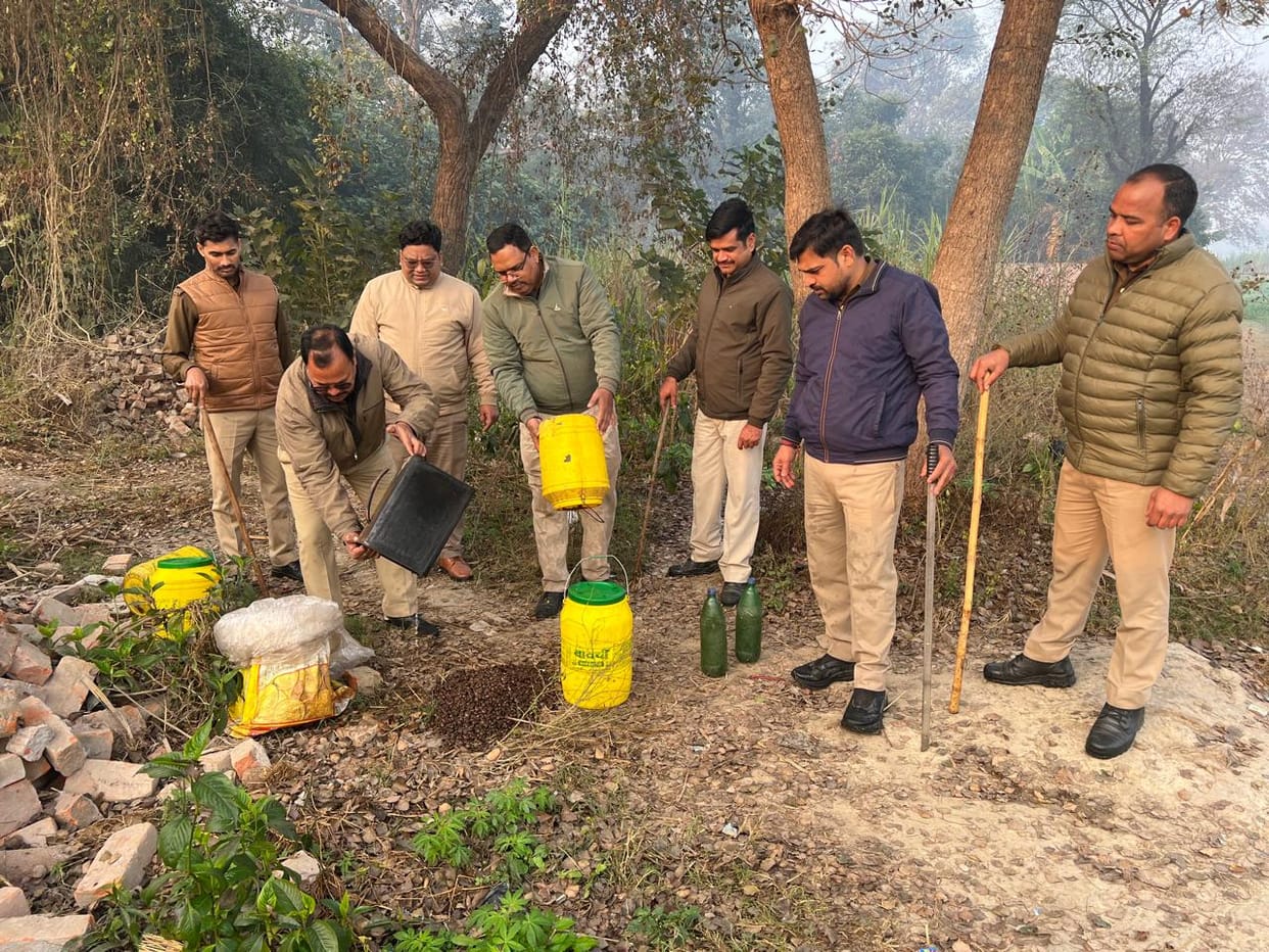 Raids in three villages, 20 liters of liquor recovered