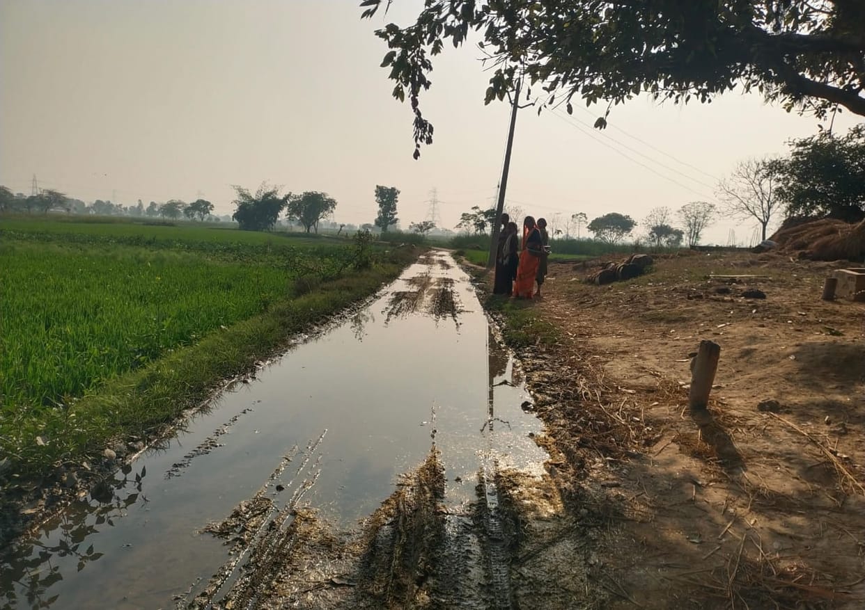 Drains are not built, dirty water flows on the road