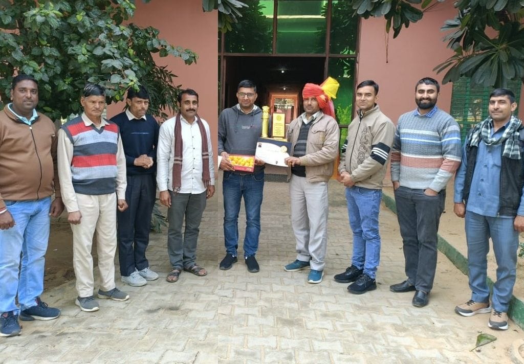 Educationist Subhash Chand received the Shiksha Ratna Award.