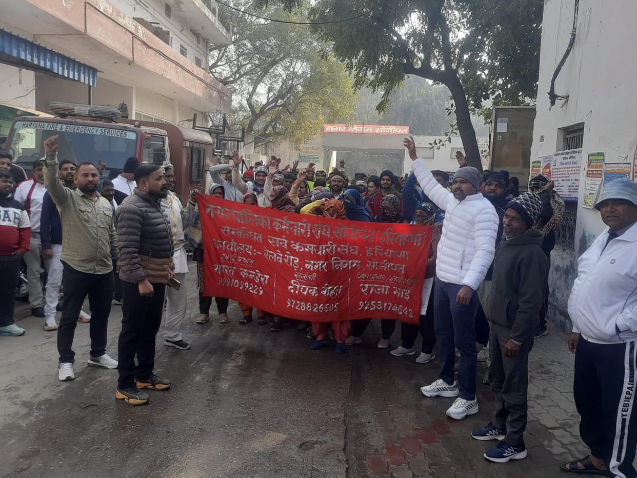 Contractual sanitation workers protested over their demands.