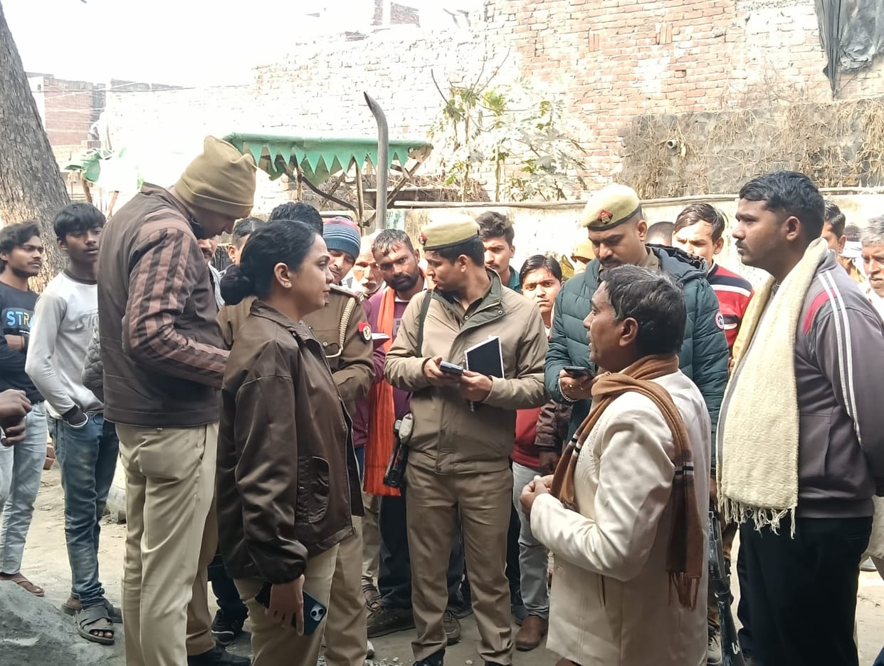 Thieves cleaned out five houses in Dhansinghpur.