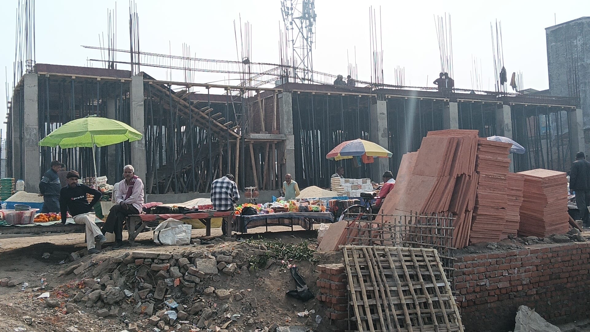 A locker room will be built in the Shiv Mandir corridor to protect the belongings