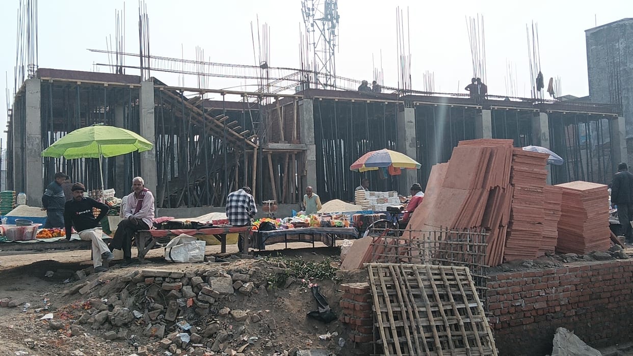 A locker room will be built in the Shiv Mandir corridor to protect the belongings