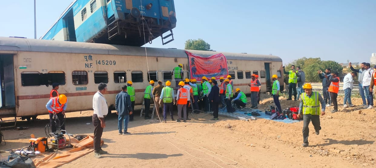 Jaisalmer News: stampede broke out at Jaisalmer railway station everyone was surprised by sudden mock drill