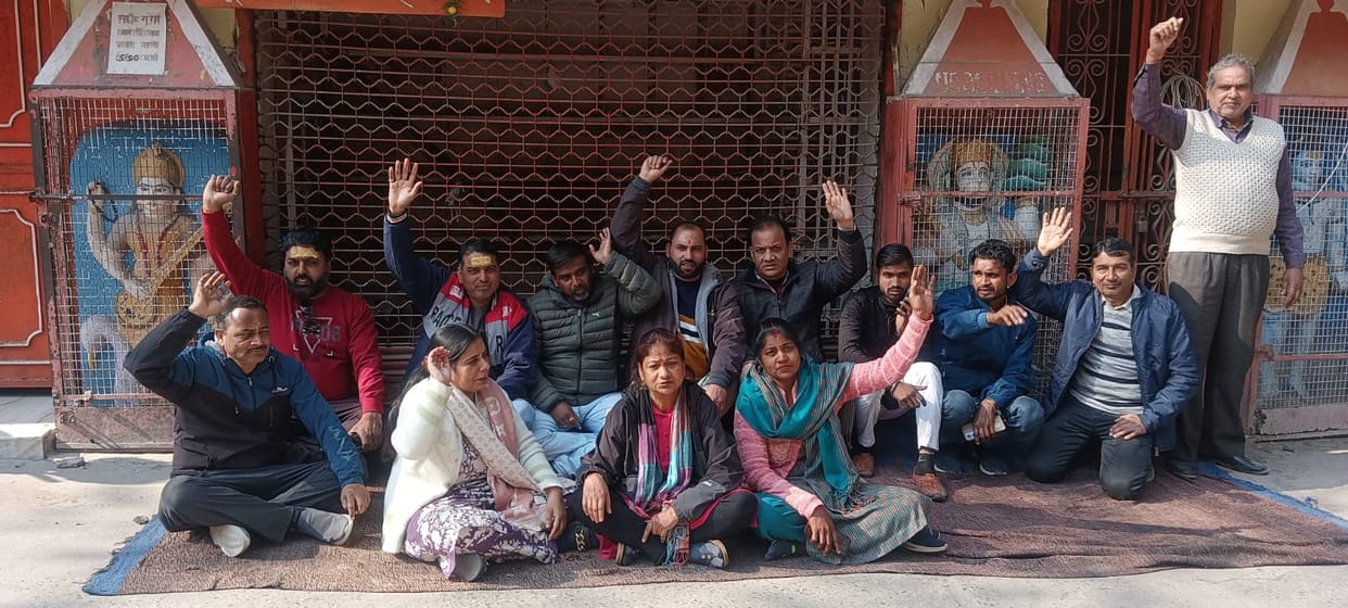 Traders' anger erupted, staged a sit-in