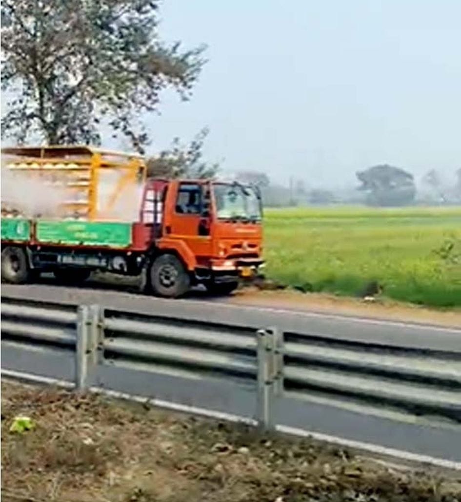 Gas leak in a moving vehicle on the highway; accident averted through rescue operation