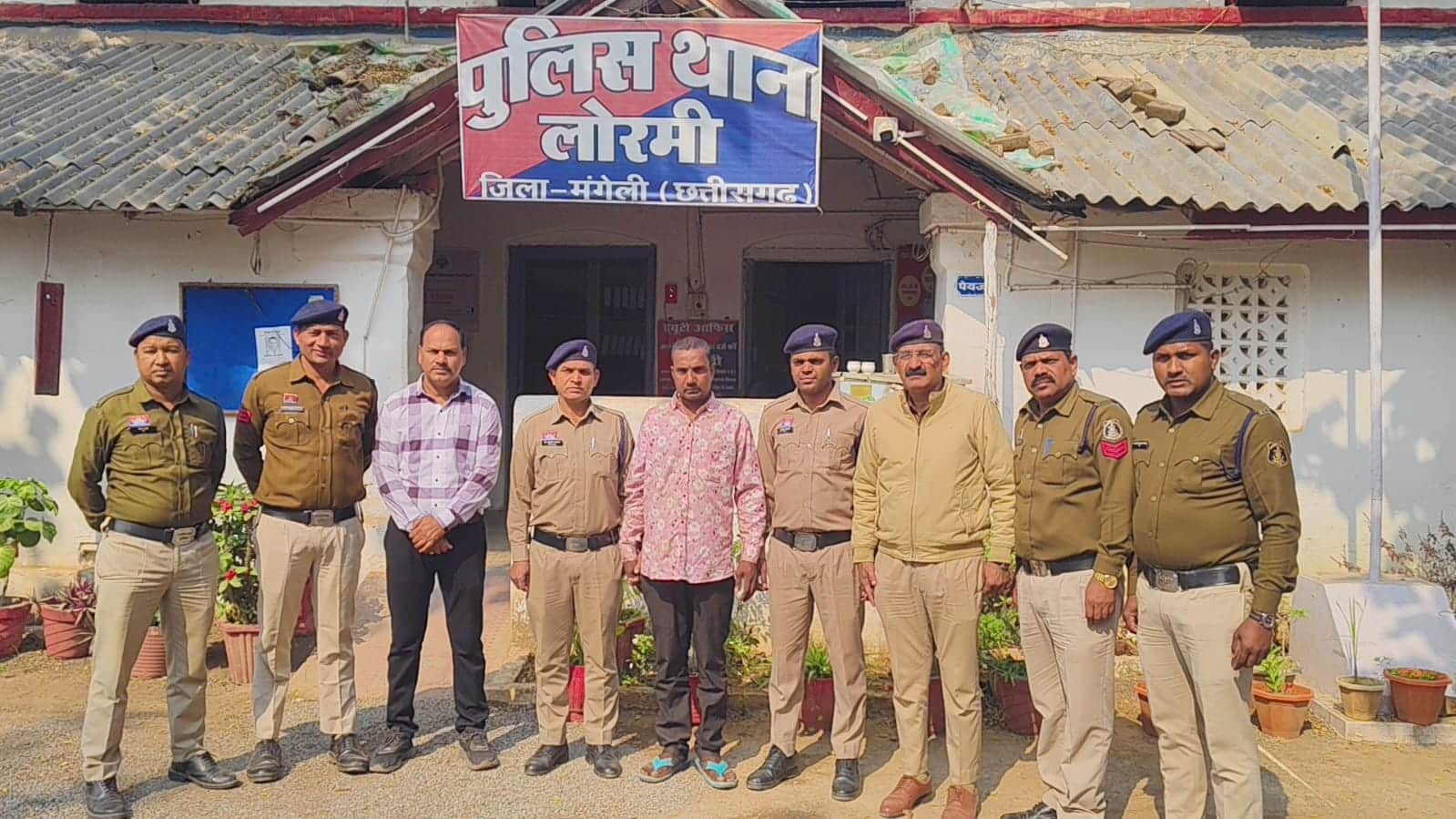 पुलिस की गिरफ्त में आरोपी