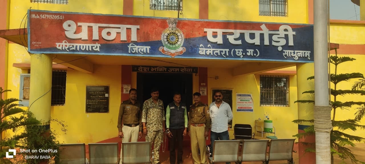 पुलिस की गिरफ्त में आरोपी पति।