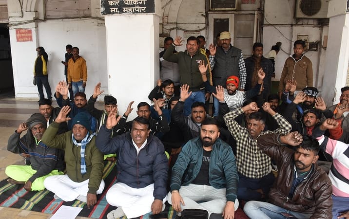Opposition to setting up of open gym at wedding venue in Lavkush Nagar