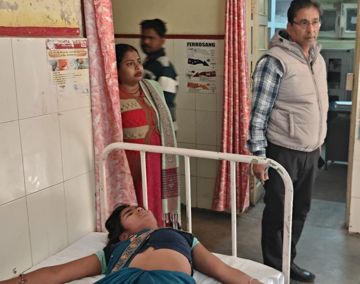 Woman reaches police station after consuming poison, chaos ensues